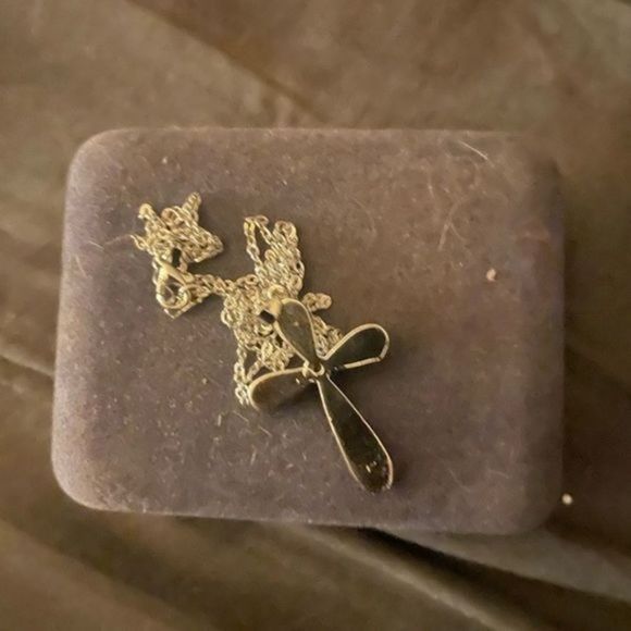 White OPAL CROSS & SILVER CHAIN - Picture 5 of 7